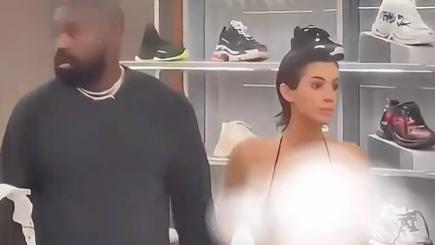 近乎赤身！侃爷妻子比安卡在巴黎穿着有多清凉？连卡戴珊都受不了