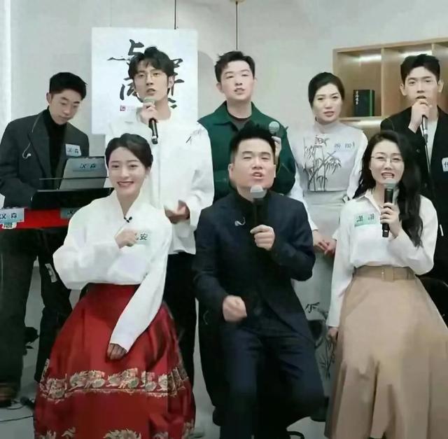 孙东旭仍在寻找直播带货方式，已加紧效仿董宇辉，两者已高下立见