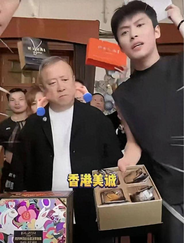 九成都是假貨！利潤(rùn)率高達(dá)2400%，消費(fèi)者卻還心甘情愿“被宰”