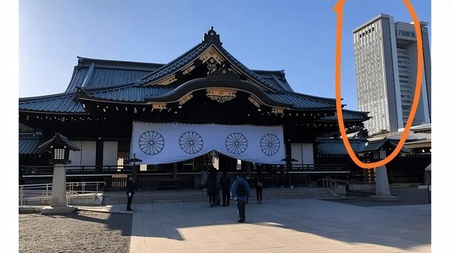 48岁赵薇近况:身形变化像大妈,哥哥离婚了,父亲和公公相继去世