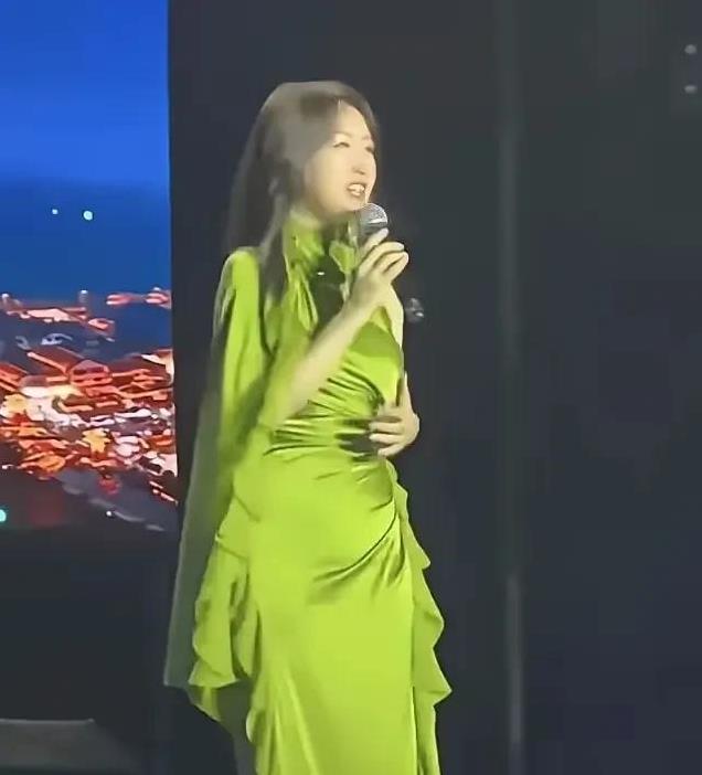 无滤镜大变样,吴家丽膀大腰圆,陈德容撞脸杨幂,高圆圆铁桶身材