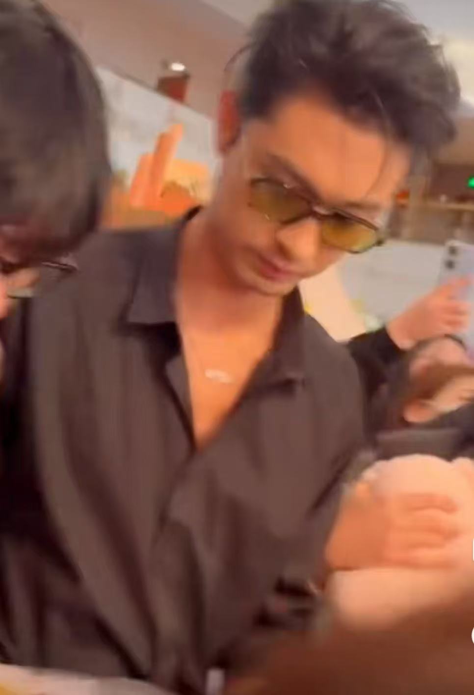 秦霄贤姐姐直播回应,暗示辛雨锡怀孕另有隐情,大量细节被扒出