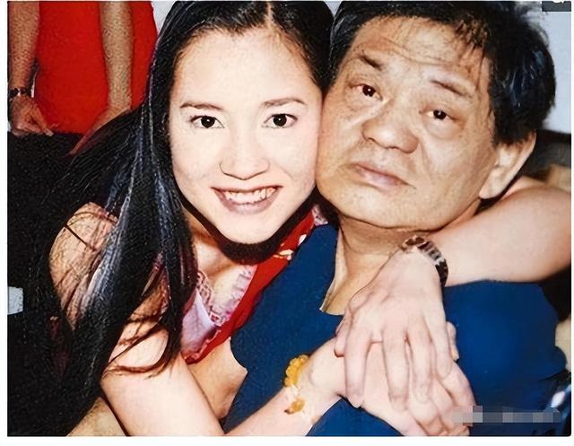 陈宝莲跳楼身亡21年,儿子被王菲经纪人收养,模样酷似干爹黄任中