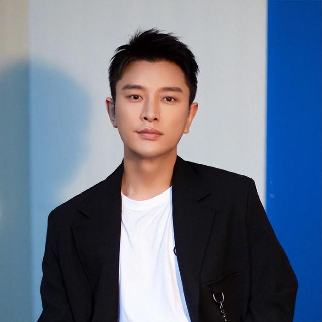 让李晨当牛做马,与韩庚街头热吻,被弟弟弄进医院,她才是真浪姐