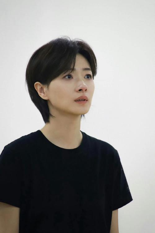 《万茜：以刚之姿直面风波》