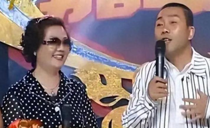 再添丑闻!杨议爆料郭德纲扒灰儿徒女友,正妻小三同住风波再起