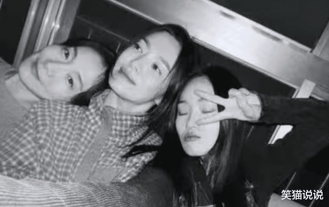 宋慧乔晒照为好友庆生:吻闺蜜头发很有爱,与友人紧靠合照好亲密