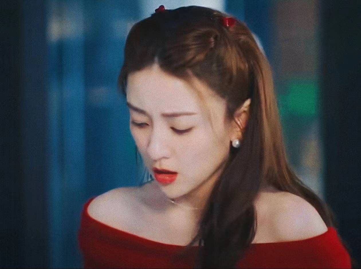 同样演胡一天“爱人”,34岁李一桐和30岁梁洁与25岁张婧仪对比,差异很明显