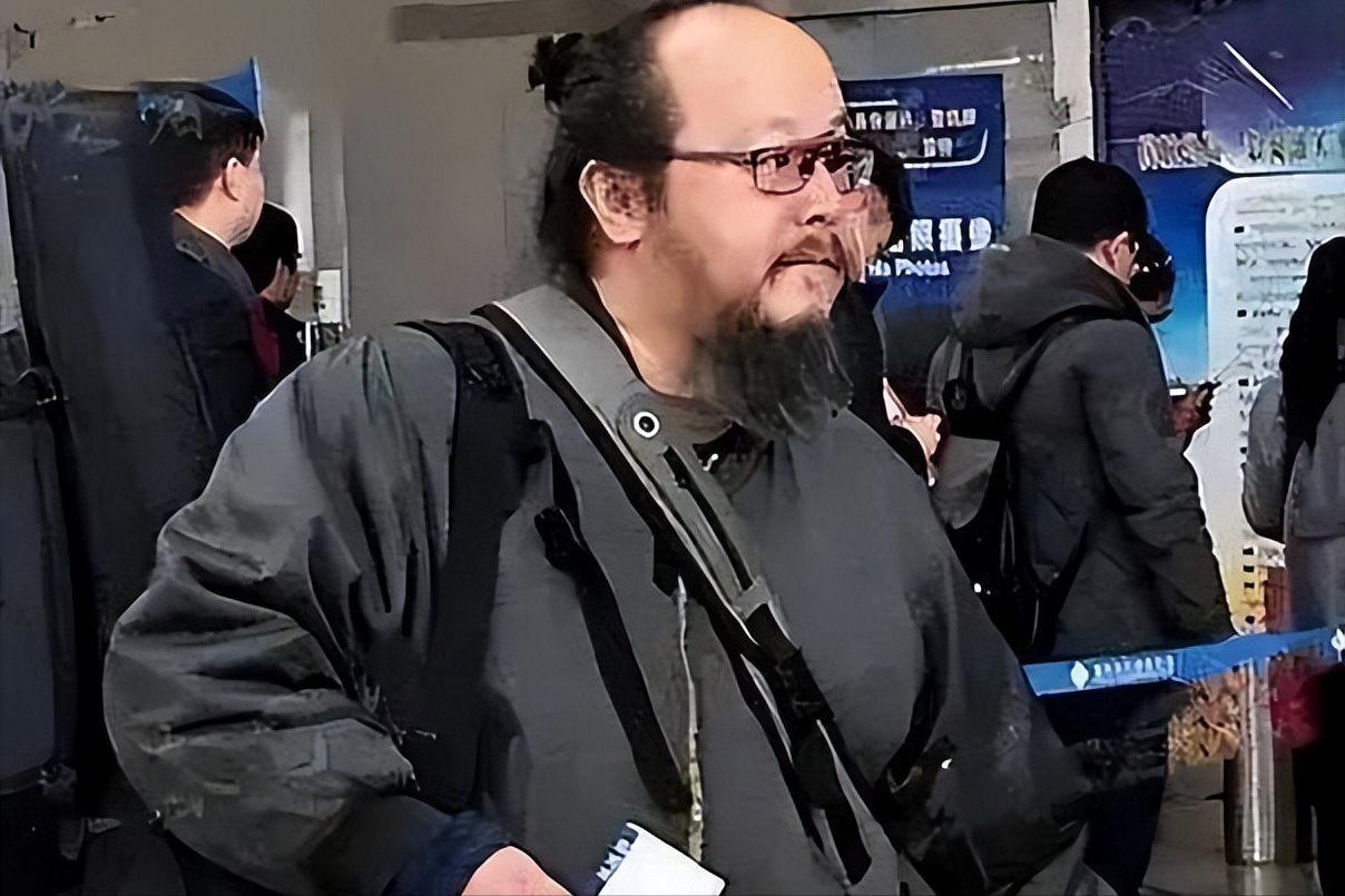 窦靖童:妈妈过的很好,但落魄的父亲,却是我每天的牵挂!