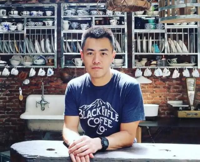 4年前,刘銮雄长子刘鸣炜,将财产转卖给甘比,如今才懂他的精明