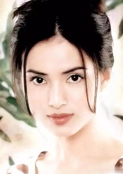 被富商老头“白睡”10年还不离不弃,58岁李若彤的下场,太唏嘘