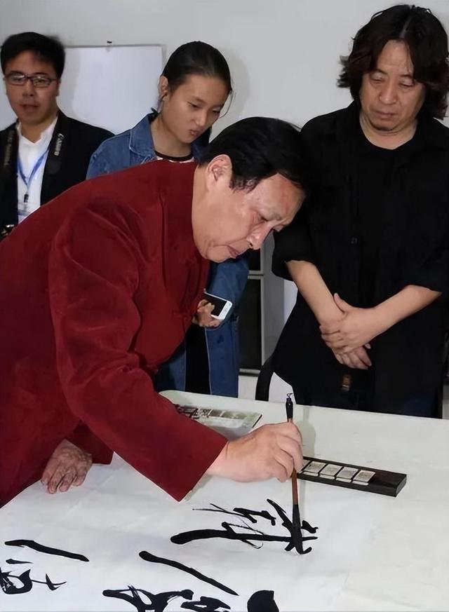 “晚节不保”，这一次，再多的名和利都救不了71岁的唐国强