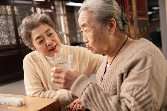 64岁大妈每天炒菜用猪油，5年后体检，医生惊呼：到底干啥了