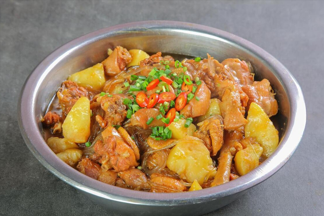 炖鸡,切记别再焯水了,大厨教你2个诀窍,鲜香入味,不柴也不腥