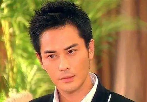 私生活混乱?与十任女友无缝衔接,4年得3子的他,如今怎么样了