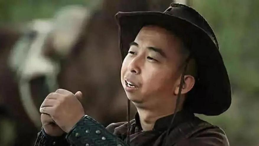 43岁巨兴茂为1岁儿子庆生！28岁妻子肤白貌美大长腿，儿子更像妈