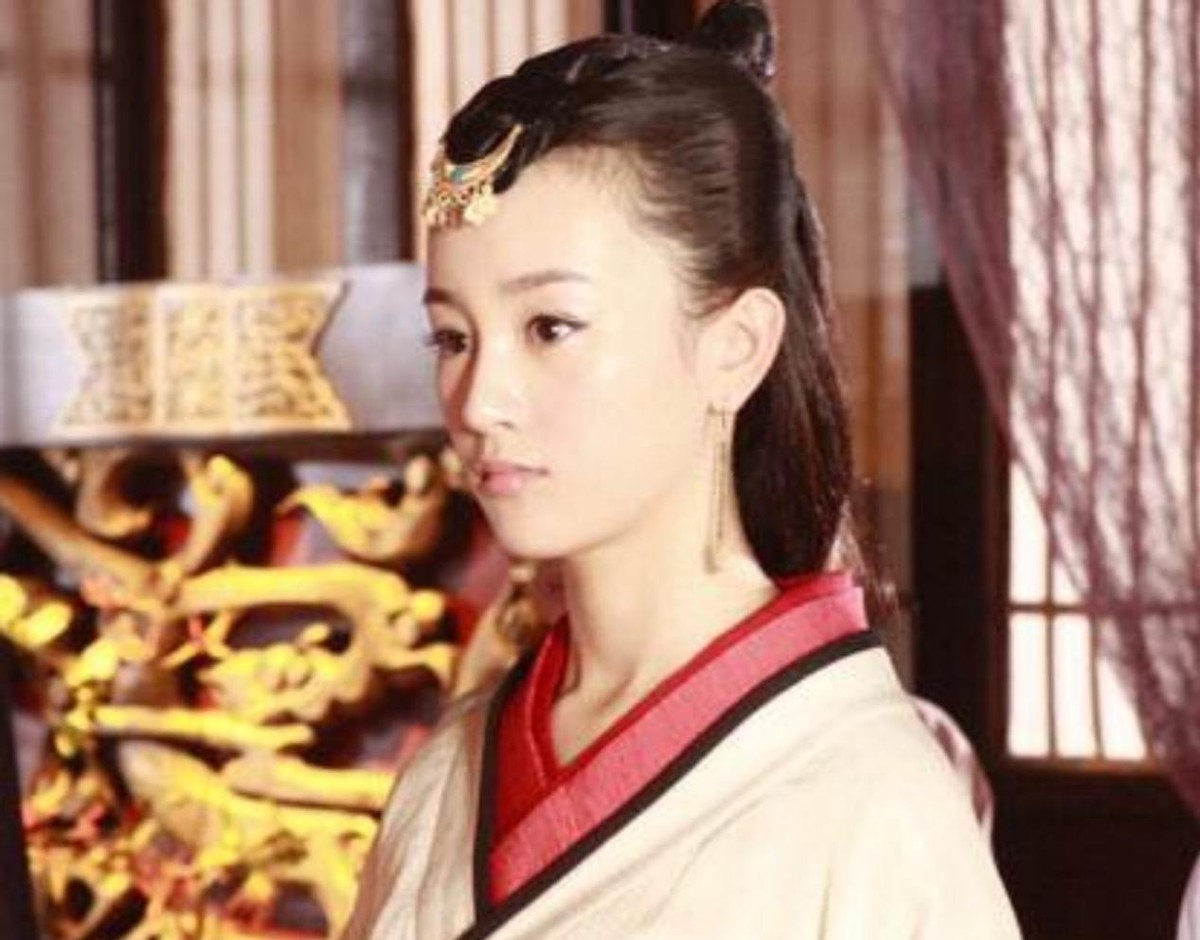 《墨雨云间》:张檬一出场,我才彻底明白,天然脸和科技脸的区别