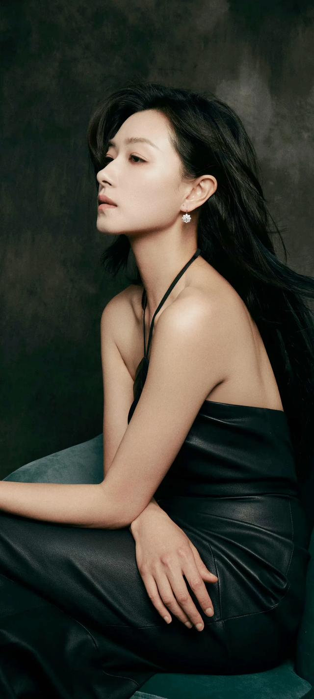 没见过这么漂亮的颜,短发干练长发柔美,万茜是真的美不胜收啊