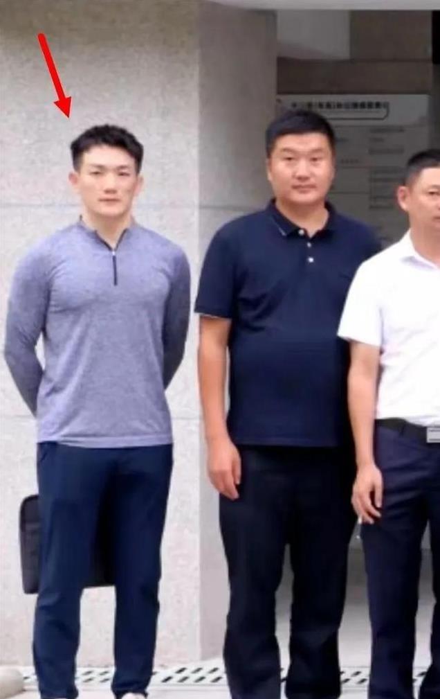 何捷年薪曝光！遭网友群嘲买不起一个包，张馨予霸气回怼护夫