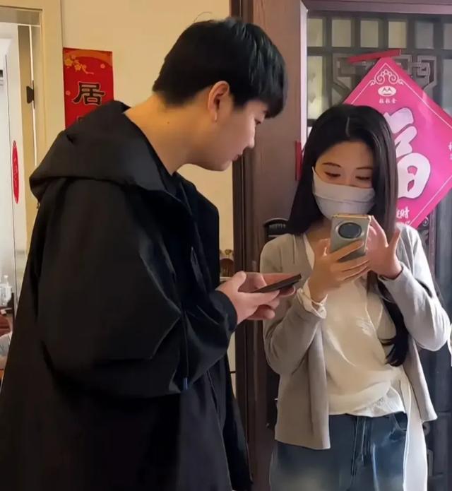 大衣哥前儿媳陈亚男失算了,自己打拼事业,比不上陈萌过的舒坦!