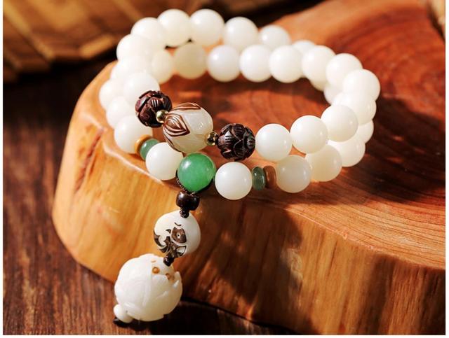 白玉菩提手串的盘玩秘籍:从入门到精通,手把手教你盘活珍宝!