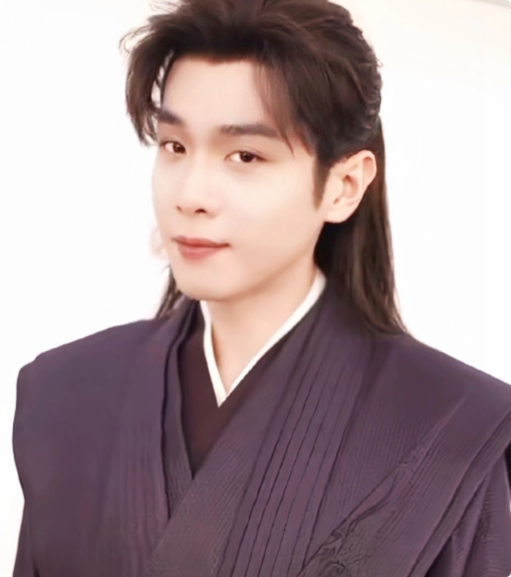 《庆余年2》巡映礼,郭麒麟肿了,张若昀瘦了,李沁妆容艳俗拉胯