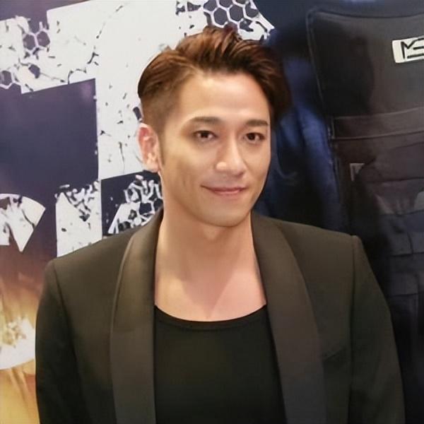 与人妻游泳池戏水,无缝衔接16个女友,他才是港圈最强海王!