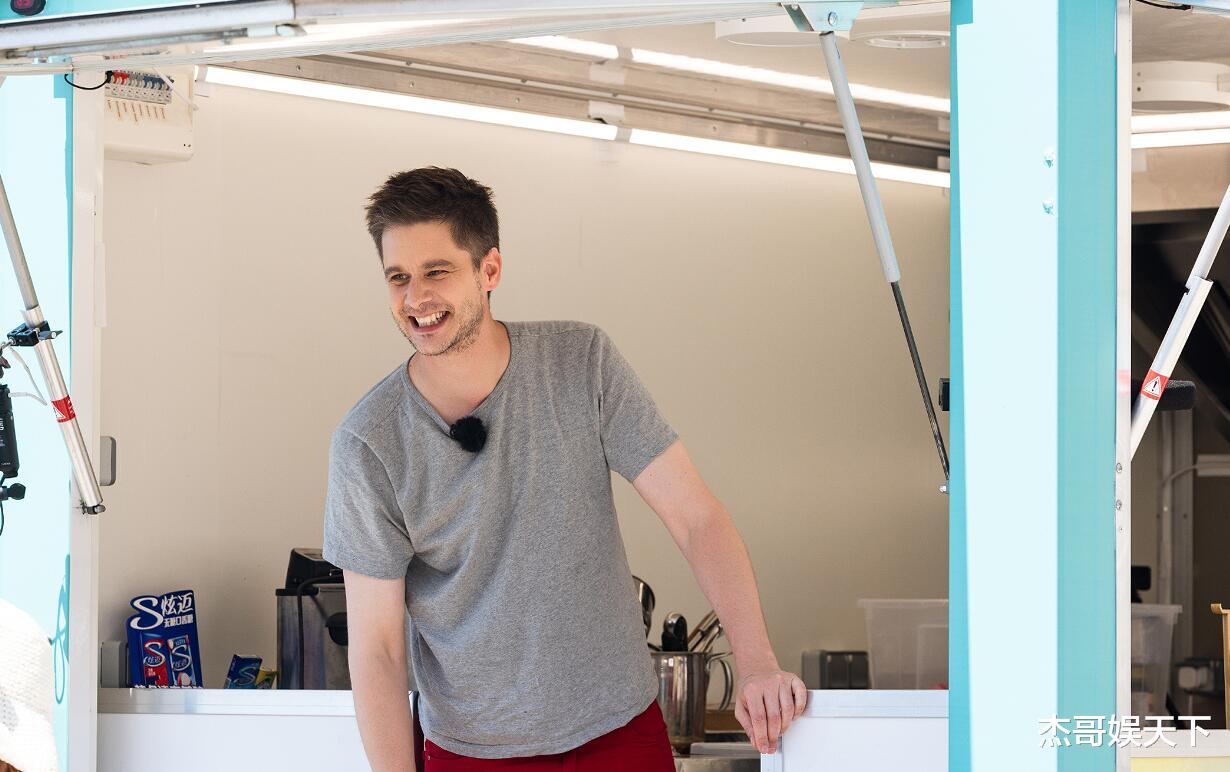 干活镜头全删，夸节目组镜头全留，《中餐厅》对姜妍的态度太尴尬