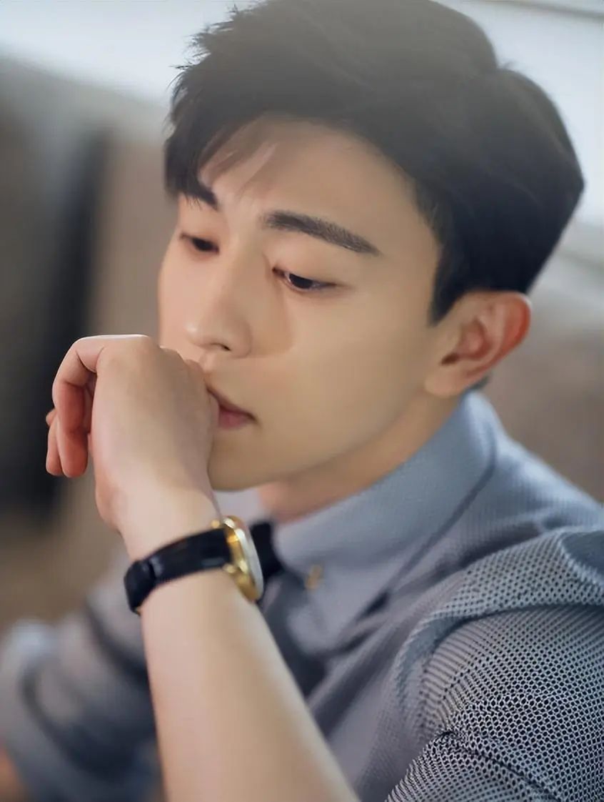 “消失”两年半的邓伦,已经自毁前程走上了一条“不归路”