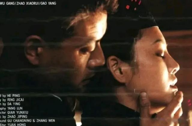 混综艺、搞直播、自败名声?这一夜,宁静一个座位,坐实江湖地位