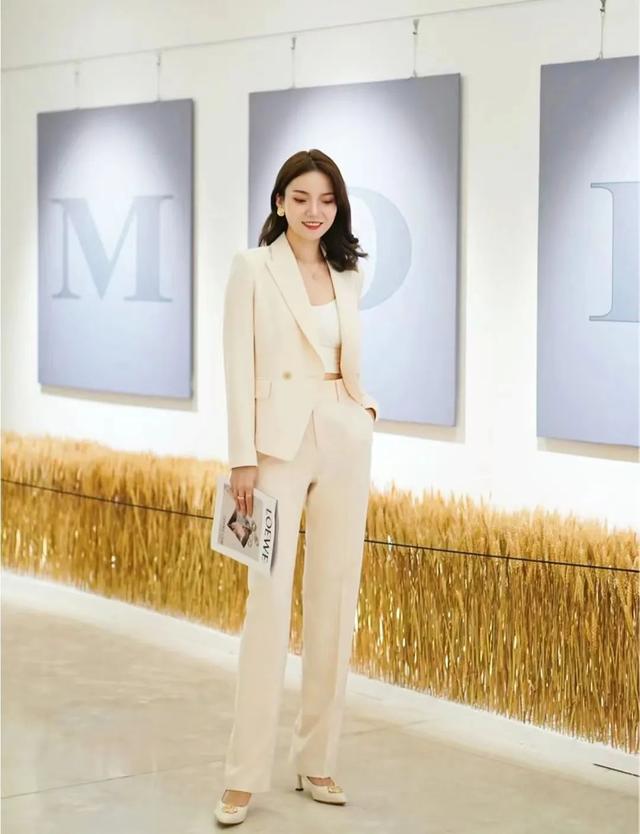 掌握西装搭配的艺术,打造完美职场形象