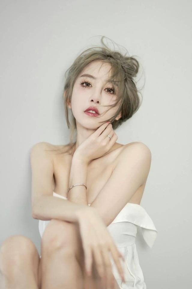 卓仕琳 \uD83D\uDCF8 纯欲风写真，谁看了不迷糊