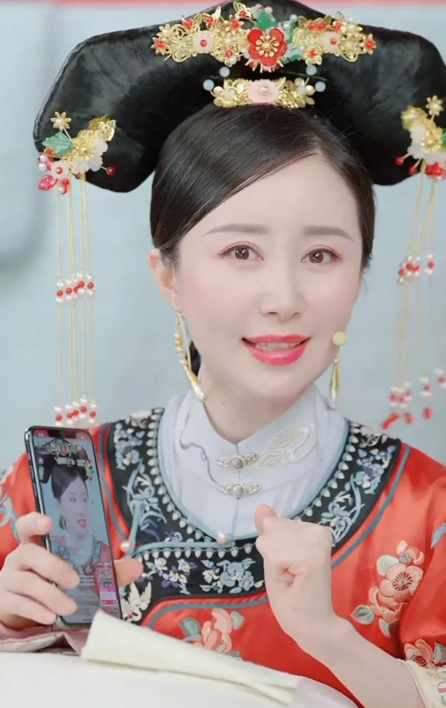 过气女星也开始拍短剧，曝日薪两万，尝到甜头后一部接一部的演