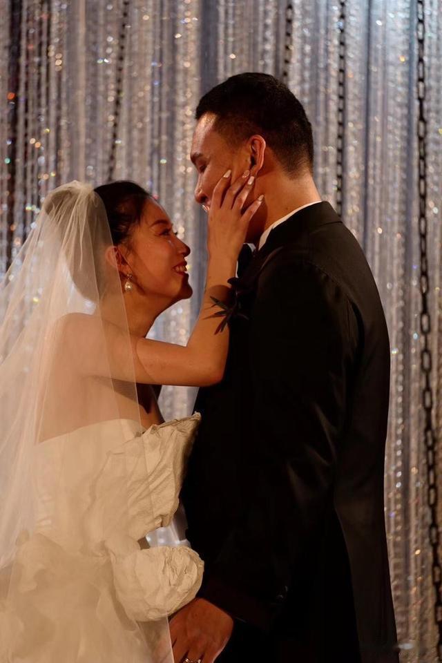 李嘉格|李嘉格：好声音没夺冠，却嫁给爱奇艺总裁，34岁成了人生赢家