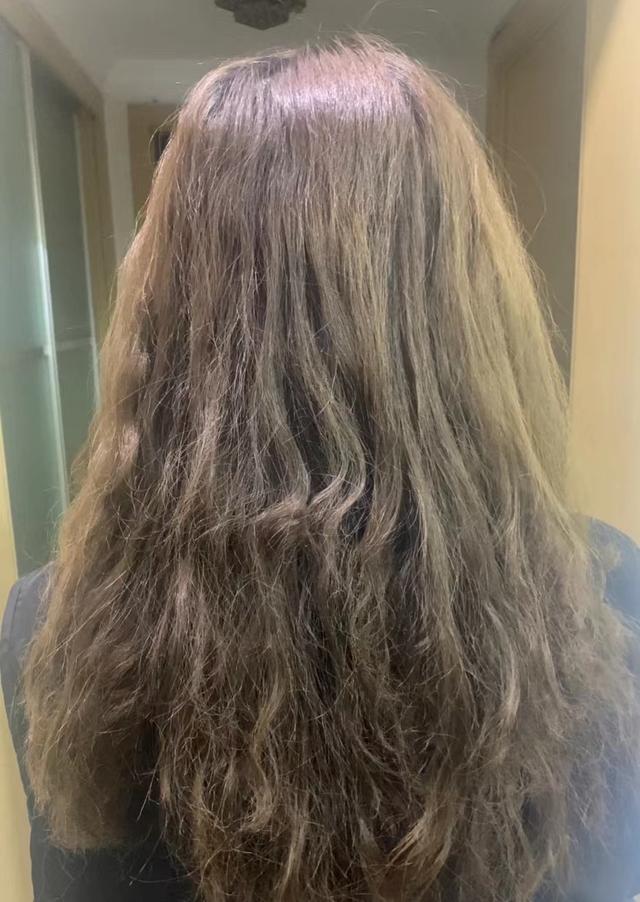 烫发后头发特别毛躁是什么原因?一篇文章讲清楚,看完就懂!