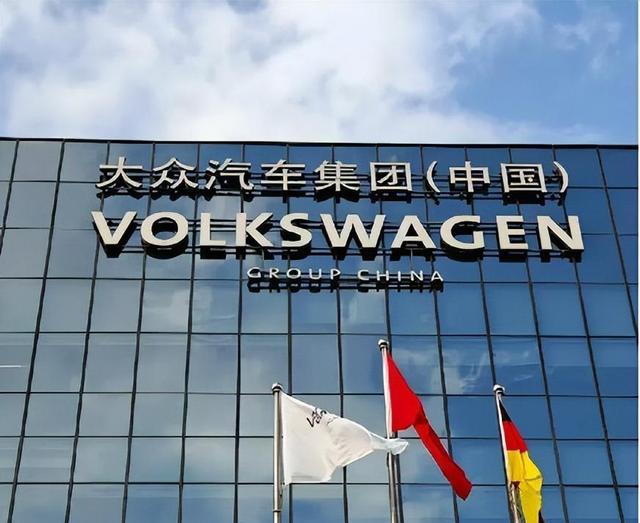 暴跌63.8%！裁员上万、降薪关厂，又一知名汽车巨头“跌落神坛”