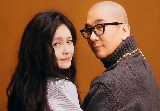 汪小菲晒亲子时光,新女友和女儿同框出镜,玥儿表情闷闷不乐