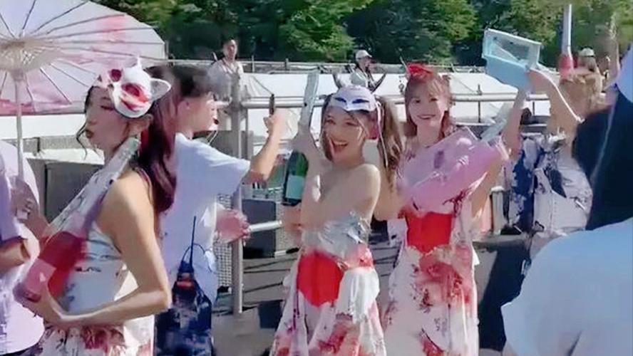 真壕气！王思聪日本音乐节开连环香槟礼炮，懒懒火速赶赴陪伴男友