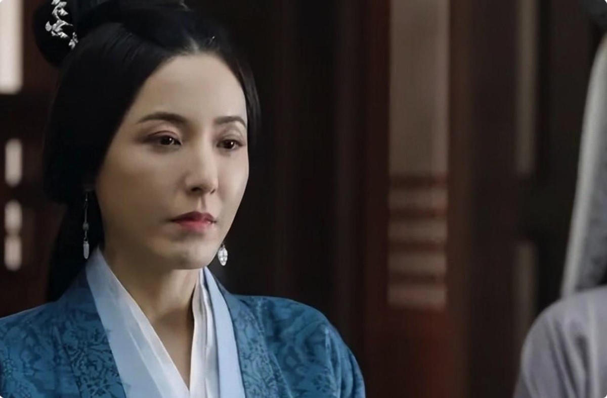 《与凤行》唯一输家:实力派演员跌下神坛,演技尴尬,全程被吊打