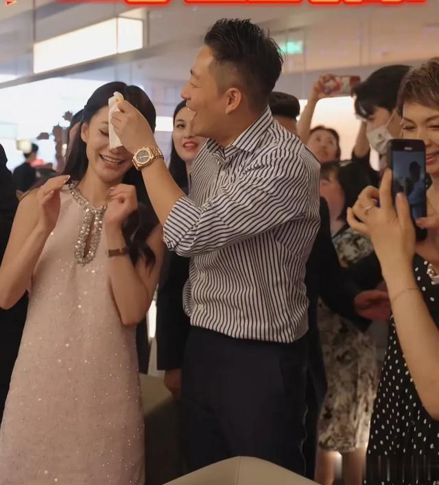 好温馨!Mandy亲自喂张兰吃蛋糕,汪小菲乐开花,大S会不会后悔?