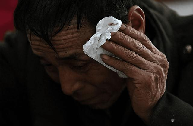 邻居一次让我帮带鸡蛋没给钱，第二次又让我带，我：不给钱怎么带