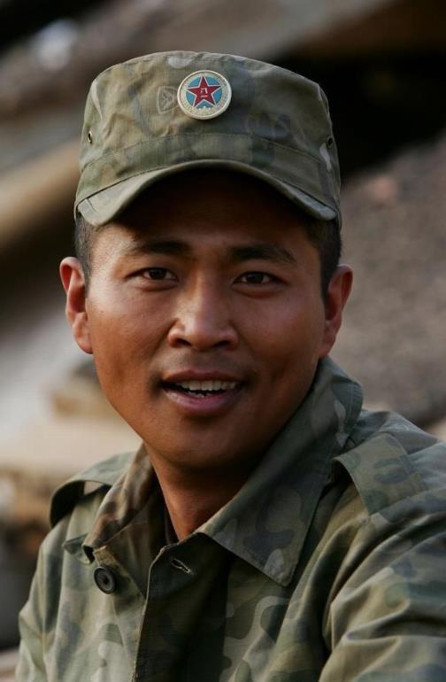 最熟悉的演员已经离世！李晨发文悼念，王宝强葬礼上痛哭