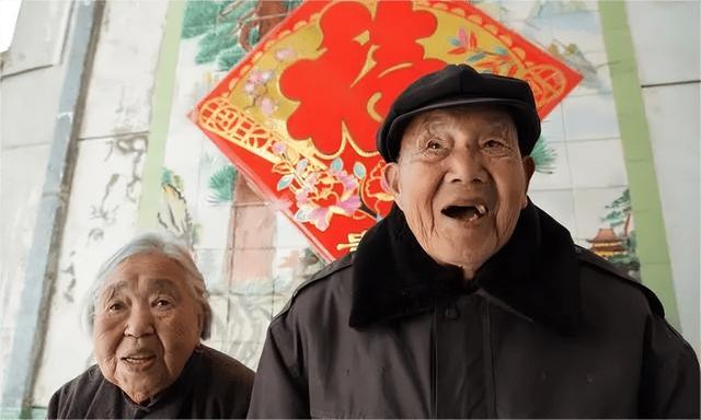 我和3个男闺蜜来往,丈夫从不阻止,当我生孩子后才知道他有多狠