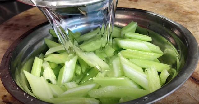 9月使劲吃它,中老年一周3次,养阴润肺,清心安神,一觉睡到天亮