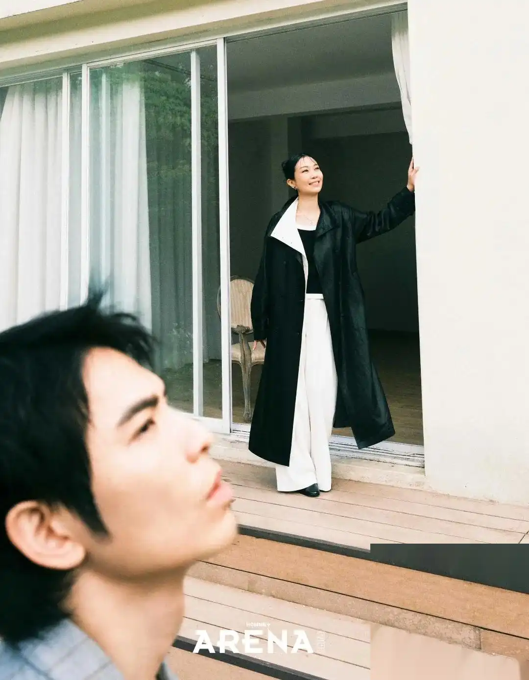 萧敬腾夫妇合体拍杂志,林有慧打扮起来年轻又漂亮,老萧腿毛抢镜