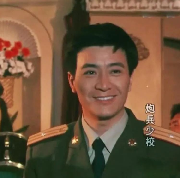 看了周里京与阿兰德龙1987年的合照，才知为啥叫他：北电第一美男