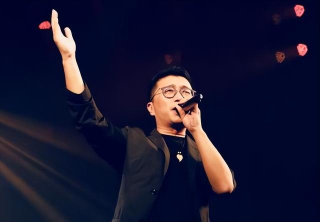 庞龙|庞龙：凭一首歌赚2亿，上4次春晚后忽然“落寞”，今怎样了？
