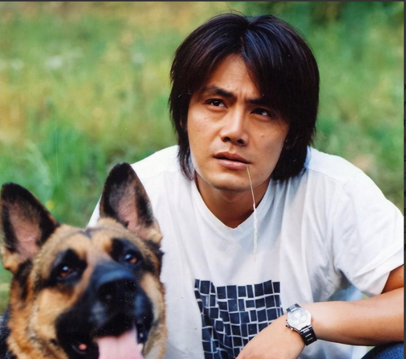 邵兵儿子参加男团选秀，颜值惊艳韩国人，硬汉竟然生了个花美男