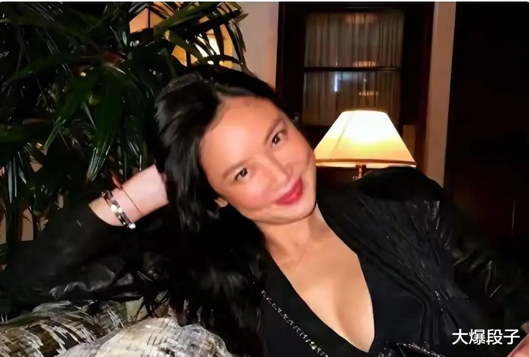 宁可嫁破产老头,也不与黎明白头到老,44岁现状唏嘘的她后悔吗?