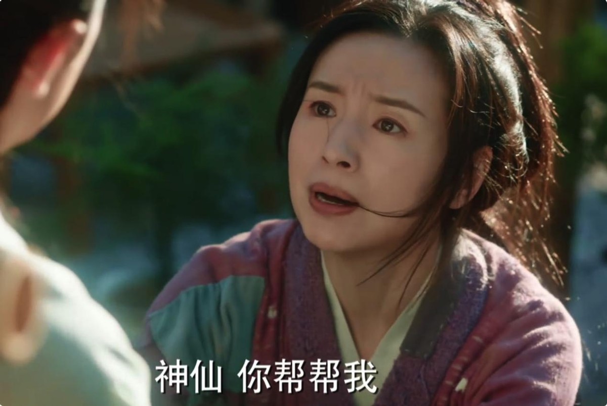 当36岁赵丽颖和43岁董洁站在一起，我才明白什么叫气质和骨相